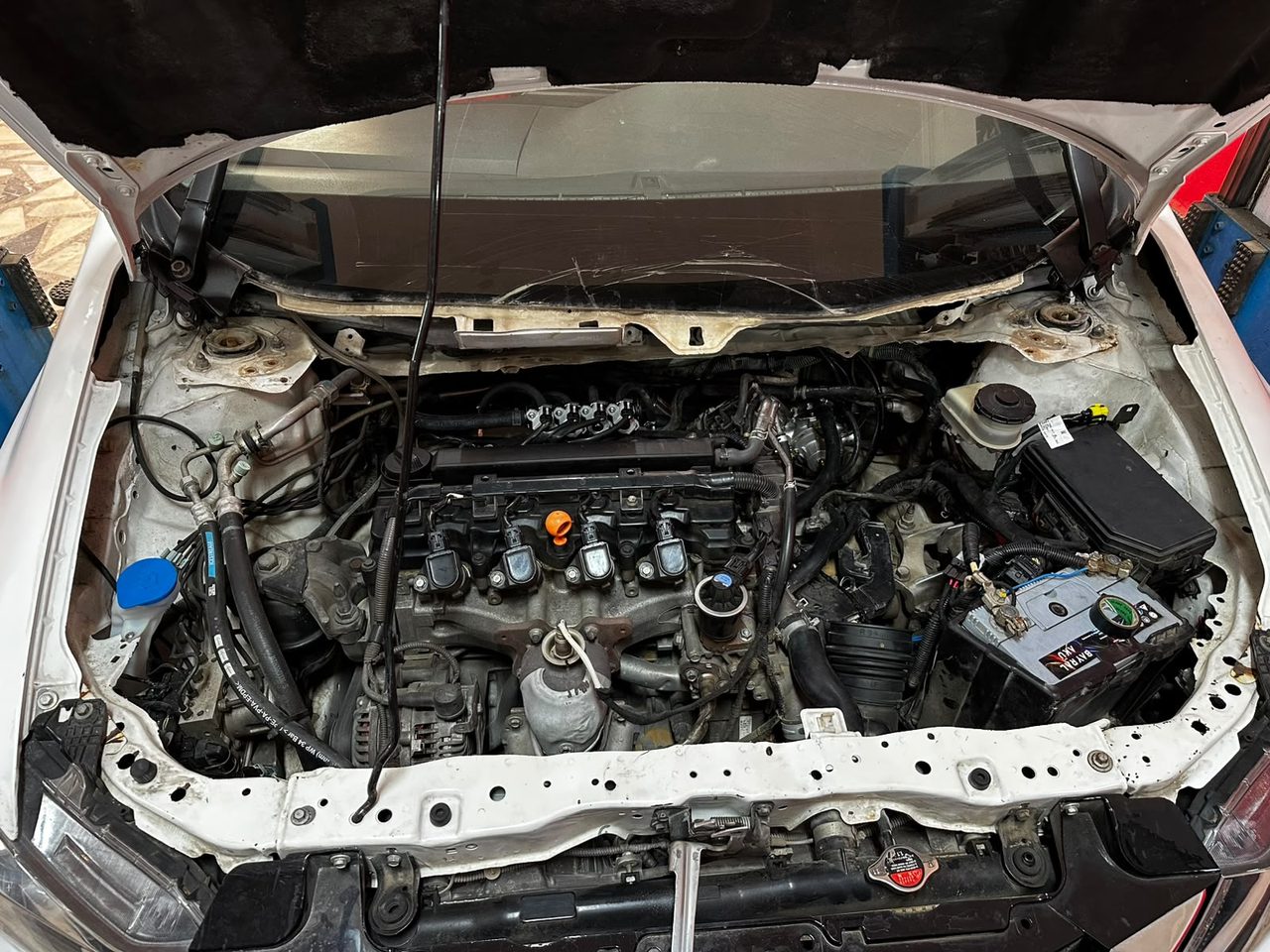 LPG montajı yapılan Honda aracın motor bölümü