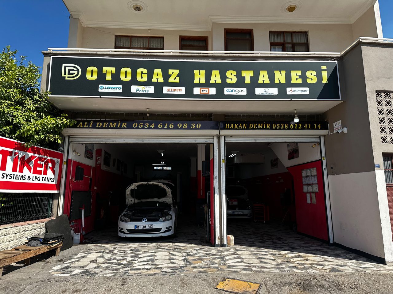 Otogaz Hastanesi Adana Seyhan servis binasının ön cephesi ve tabelası